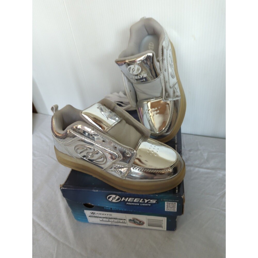 Heelys Roller Skate Shoes Sneakers Silver Light Up Youth 4Y Performance Active